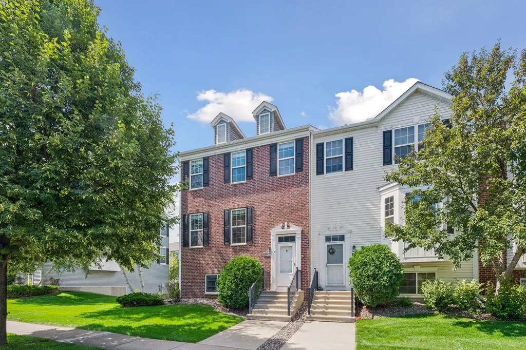 1528 Savanna Drive Shakopee MN 55379