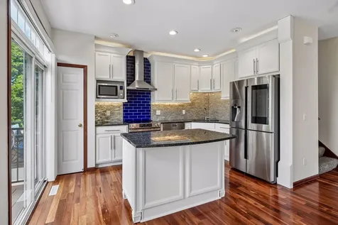 1528 Savanna Drive Shakopee MN 55379
