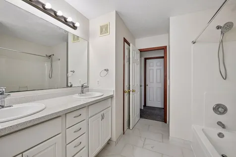 1528 Savanna Drive Shakopee MN 55379