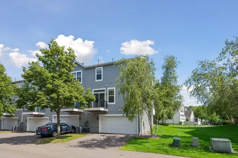 1528 Savanna Drive Shakopee MN 55379