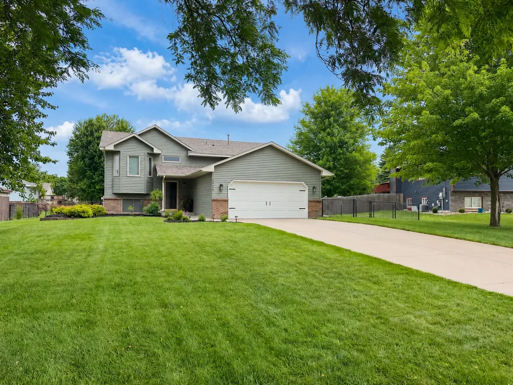 9355 Jarrod Avenue S Cottage Grove MN 55016