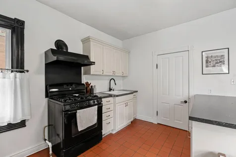 689 Oakdale Avenue Saint Paul MN 55107