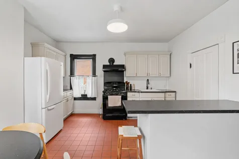 689 Oakdale Avenue Saint Paul MN 55107