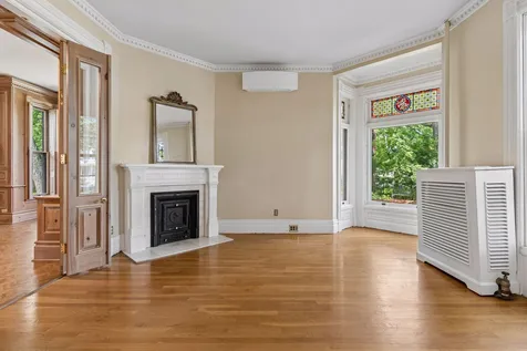 422 Laurel Avenue Saint Paul MN 55102