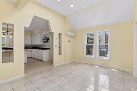 422 Laurel Avenue Saint Paul MN 55102