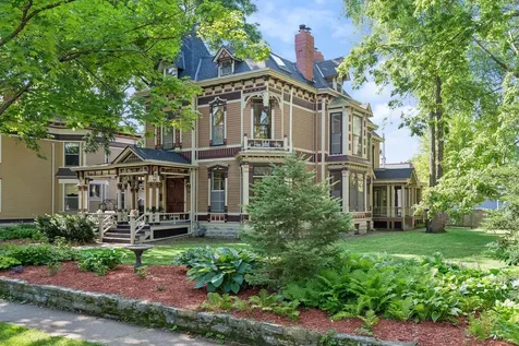 422 Laurel Avenue Saint Paul MN 55102