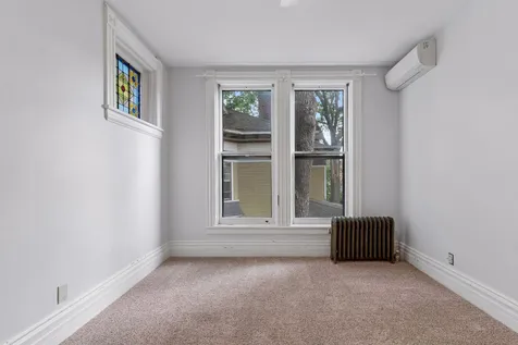 422 Laurel Avenue Saint Paul MN 55102