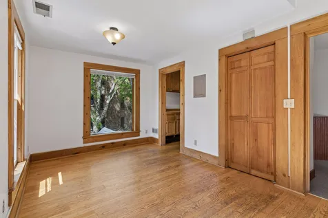 422 Laurel Avenue Saint Paul MN 55102