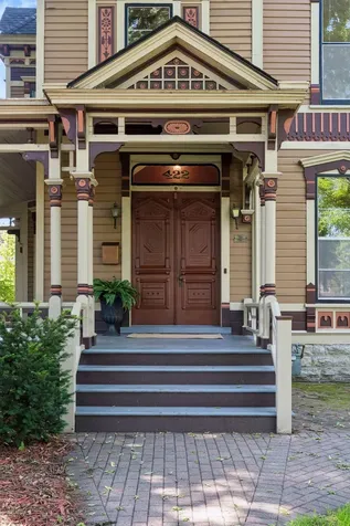 422 Laurel Avenue Saint Paul MN 55102