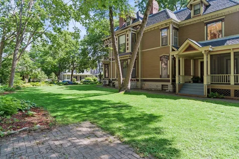 422 Laurel Avenue Saint Paul MN 55102