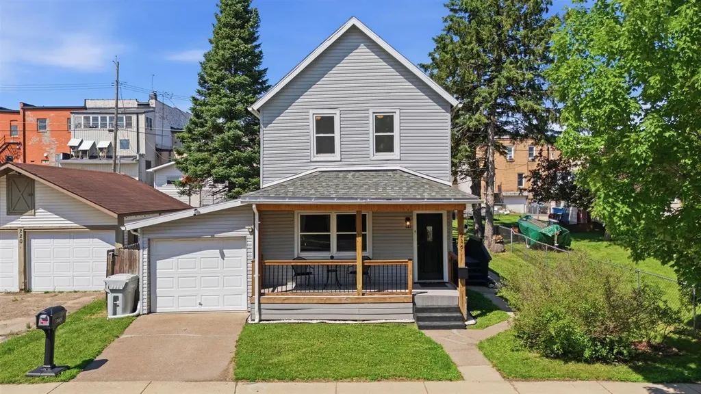216 1st St SW Chisholm MN 55719