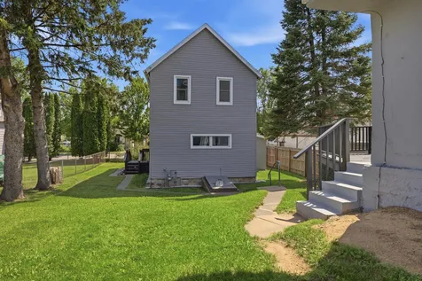 216 1st St SW Chisholm MN 55719