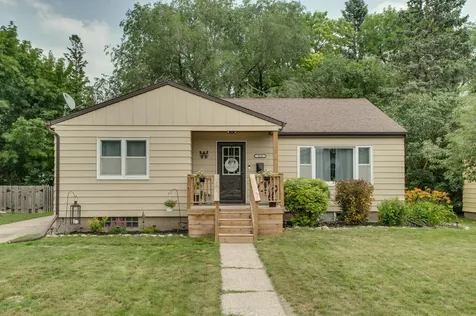 424 15th Street S Moorhead MN 56560