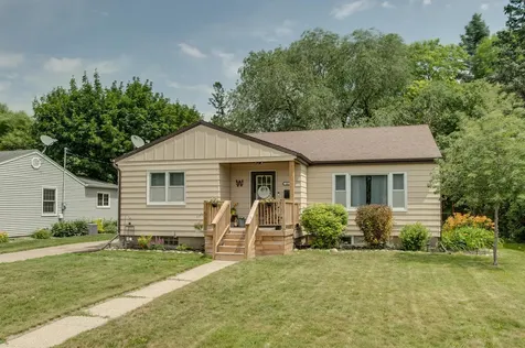 424 15th Street S Moorhead MN 56560