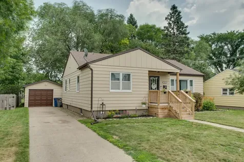 424 15th Street S Moorhead MN 56560