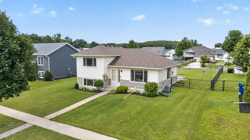 522 Brook Avenue Saint Charles MN 55972