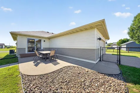 522 Brook Avenue Saint Charles MN 55972