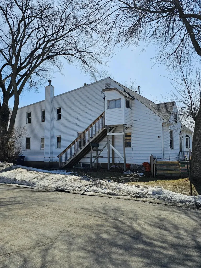 630 10th Street N Moorhead MN 56560