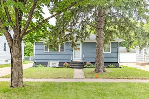 421 S 18th Street S Moorhead MN 56560