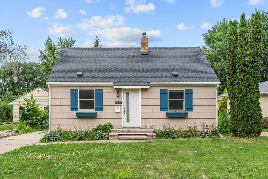 1081 Saint Paul Avenue Saint Paul MN 55116