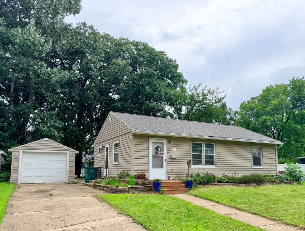 607 Edgewood Avenue Albert Lea MN 56007