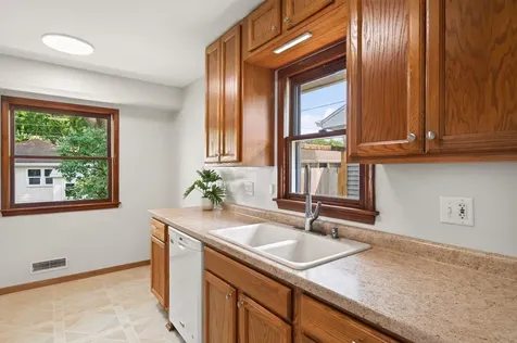 45 21st Avenue N Hopkins MN 55343