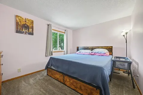 4920 Grenwich Trail N Oakdale MN 55128