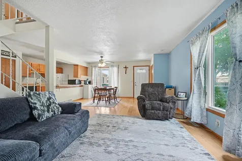 4920 Grenwich Trail N Oakdale MN 55128