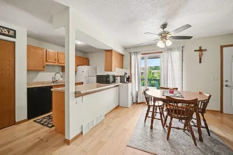 4920 Grenwich Trail N Oakdale MN 55128