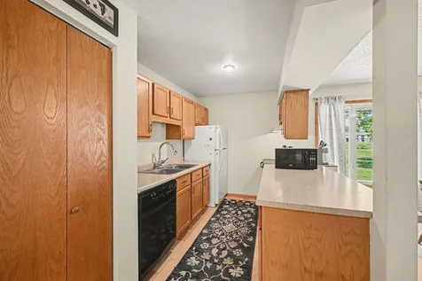 4920 Grenwich Trail N Oakdale MN 55128
