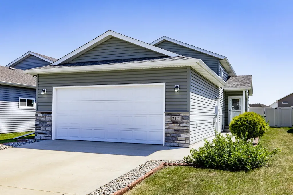 2121 10th Street W West Fargo ND 58078