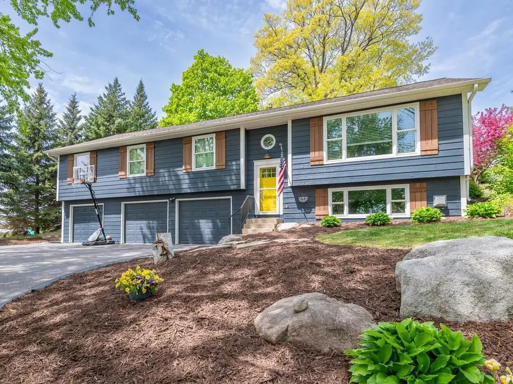 1036 Sunny Ridge Drive Carver MN 55315