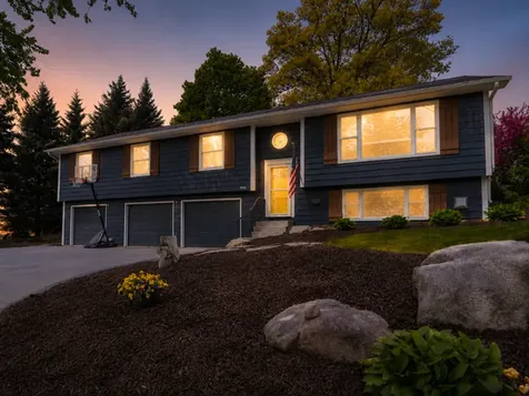 1036 Sunny Ridge Drive Carver MN 55315