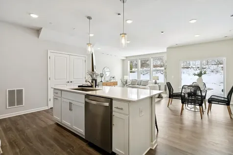 4860 Avery Court Eagan MN 55123