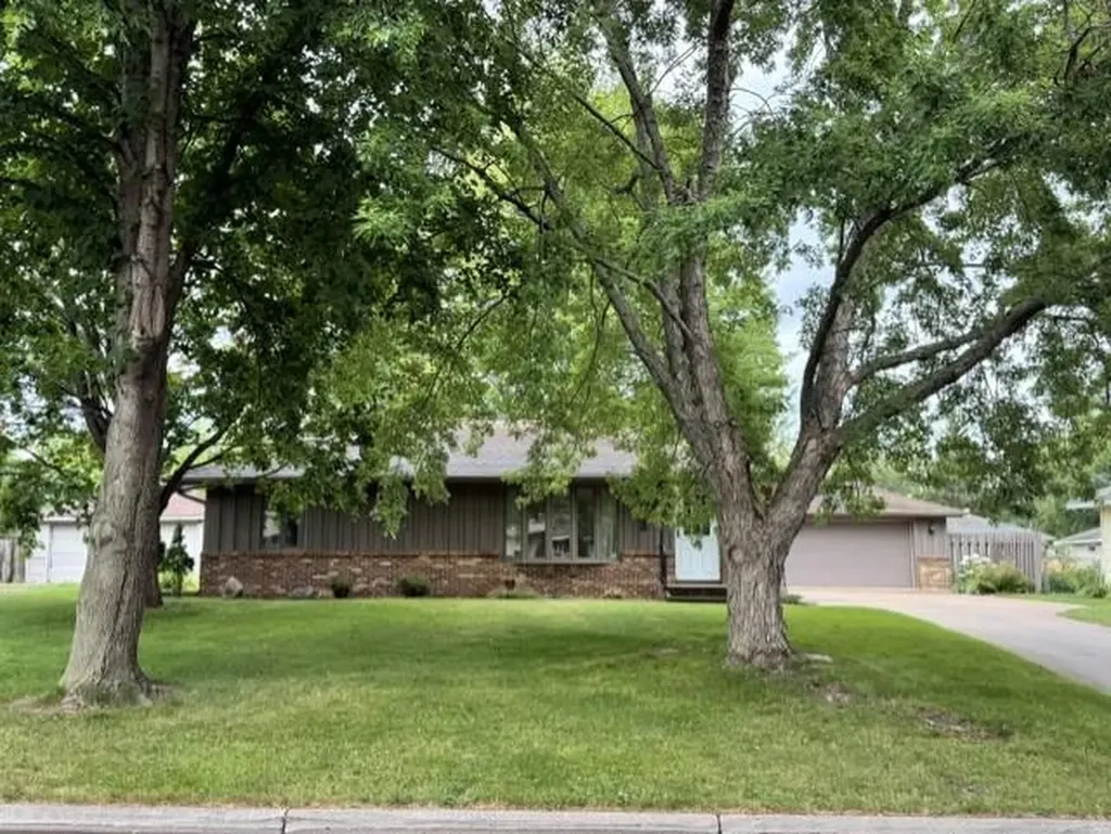 8633 Greenway Avenue S Cottage Grove MN 55016