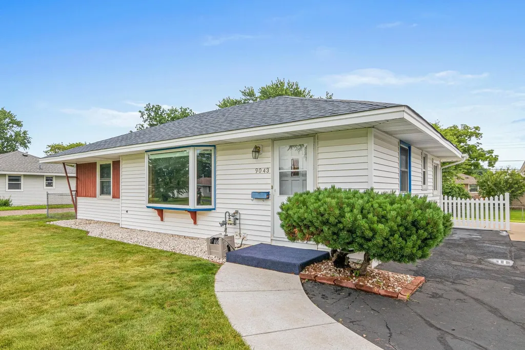 9043 16th Avenue S Bloomington MN 55425