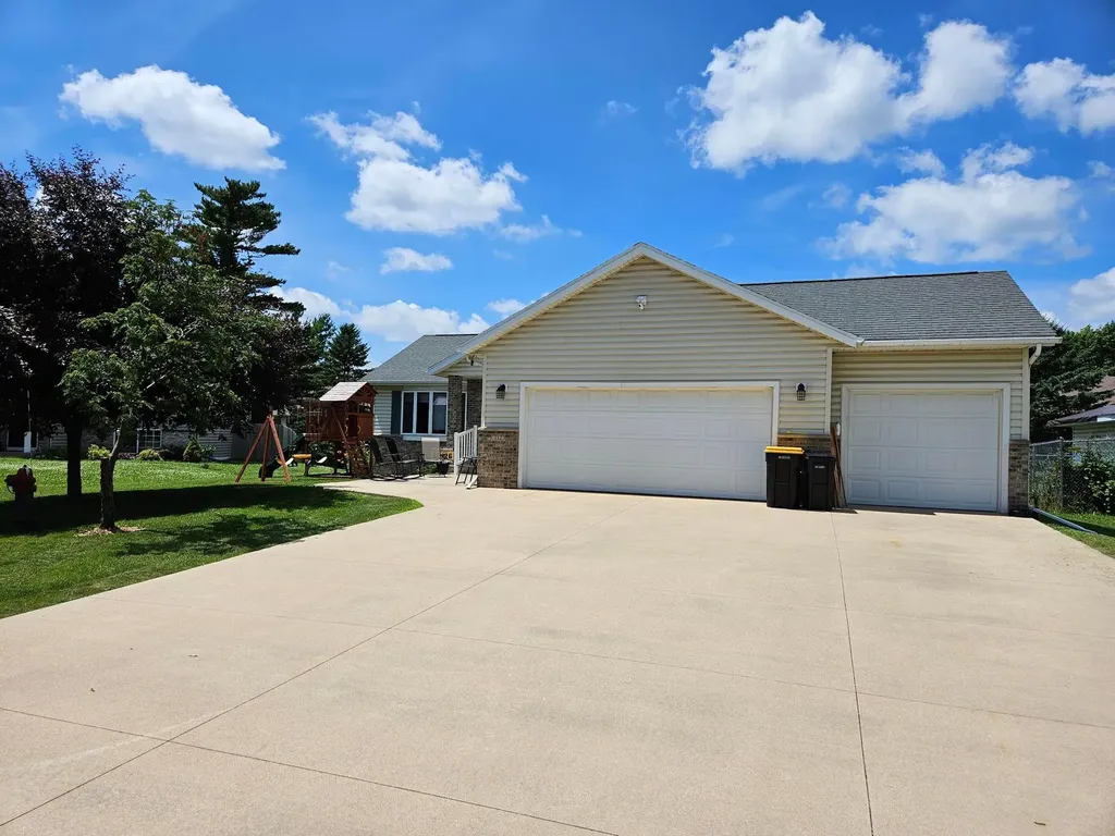 712 Mlinar Avenue Spring Valley MN 55975