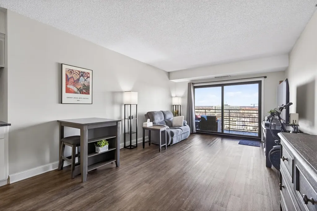 26 10th Street W Saint Paul MN 55102