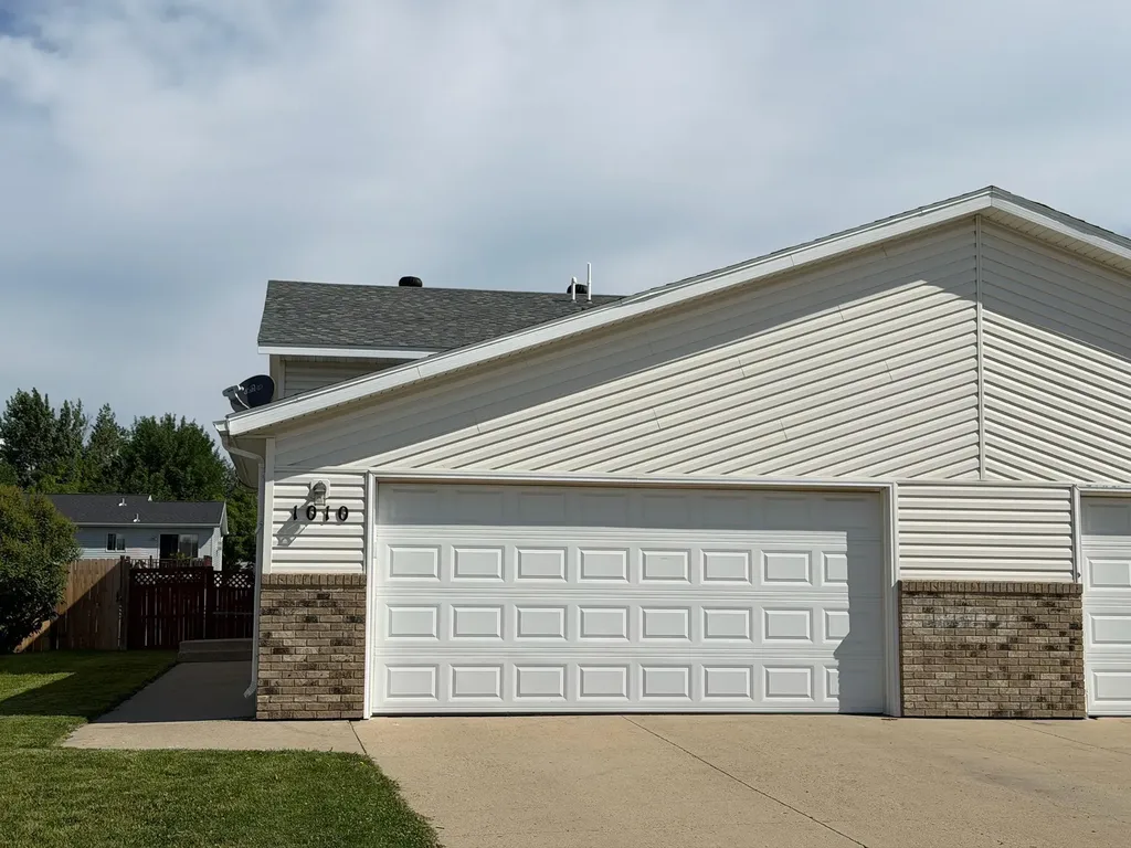 1010 Oak Place West Fargo ND 58078