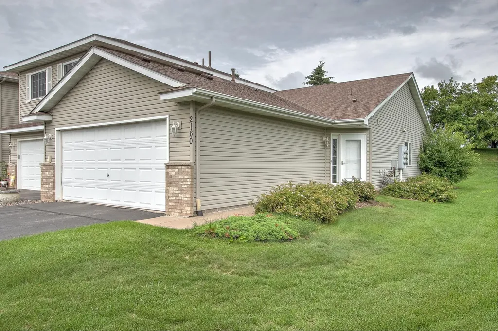 2160 Cleveland Lane S Cambridge MN 55008