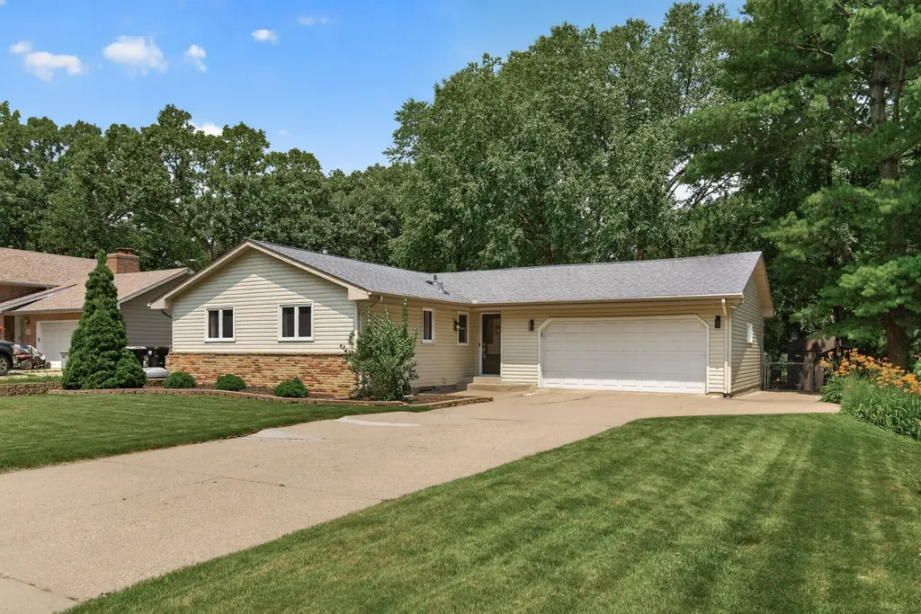 2649 Hillview Road Mounds View MN 55112
