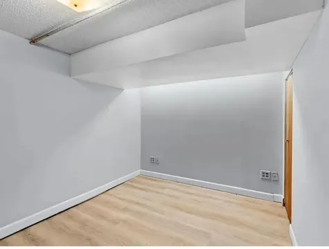 4255 Thomas Avenue N Minneapolis MN 55412