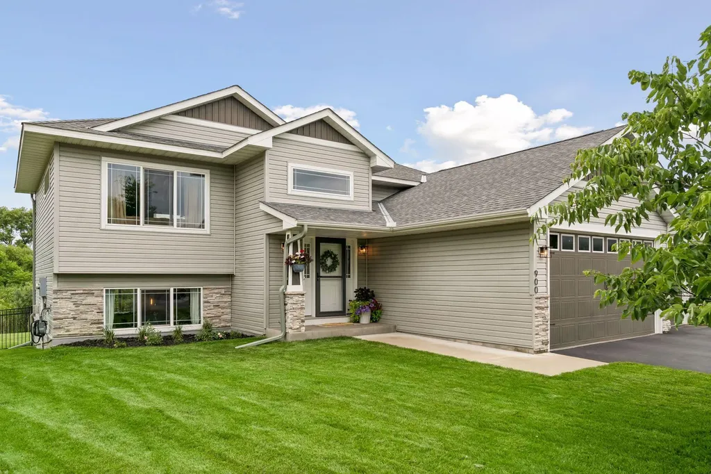 900 Winsome Way NE Isanti MN 55040