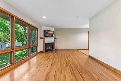 5536 Holiday Road Minnetonka MN 55345