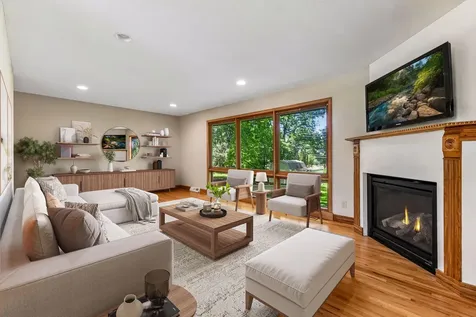 5536 Holiday Road Minnetonka MN 55345