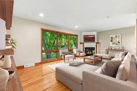 5536 Holiday Road Minnetonka MN 55345