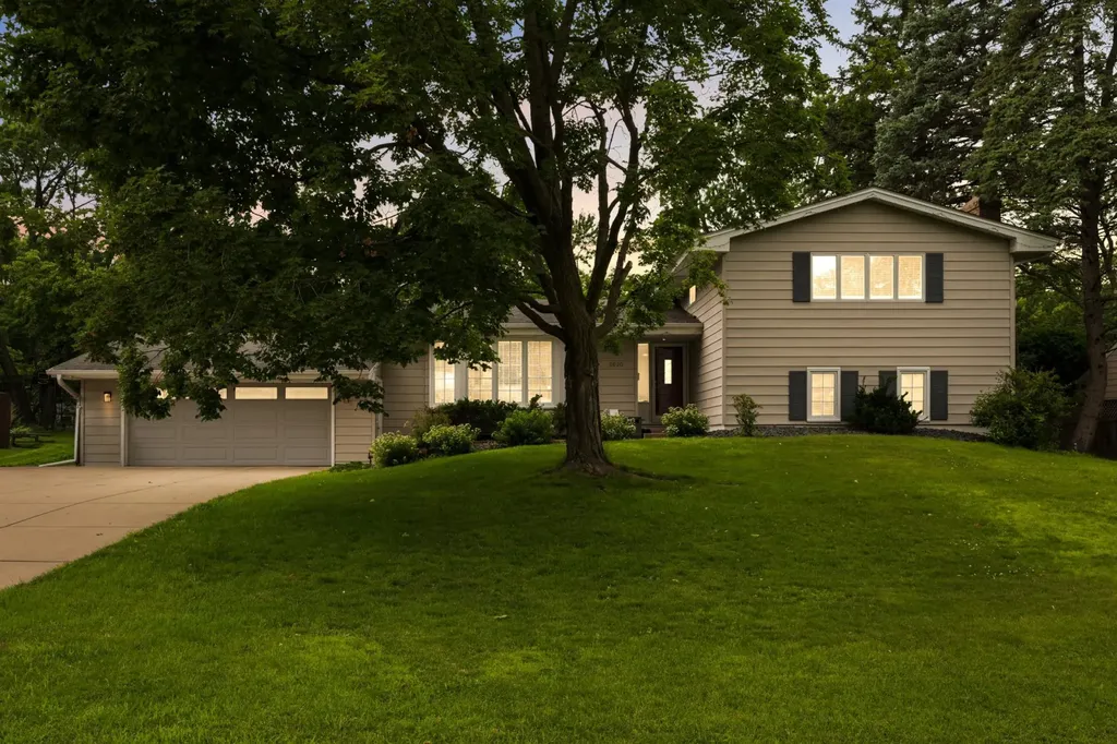 6620 Limerick Lane Edina MN 55439