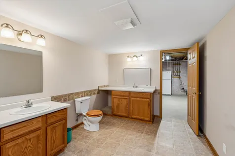 505 Holly Lane N Oakdale MN 55128