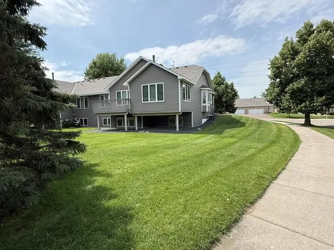 3028 Highpointe Curve Roseville MN 55113