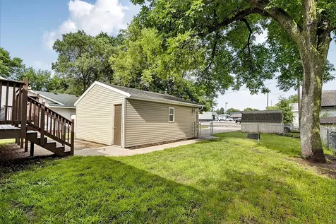 105 Barracuda Avenue SE Avon MN 56310